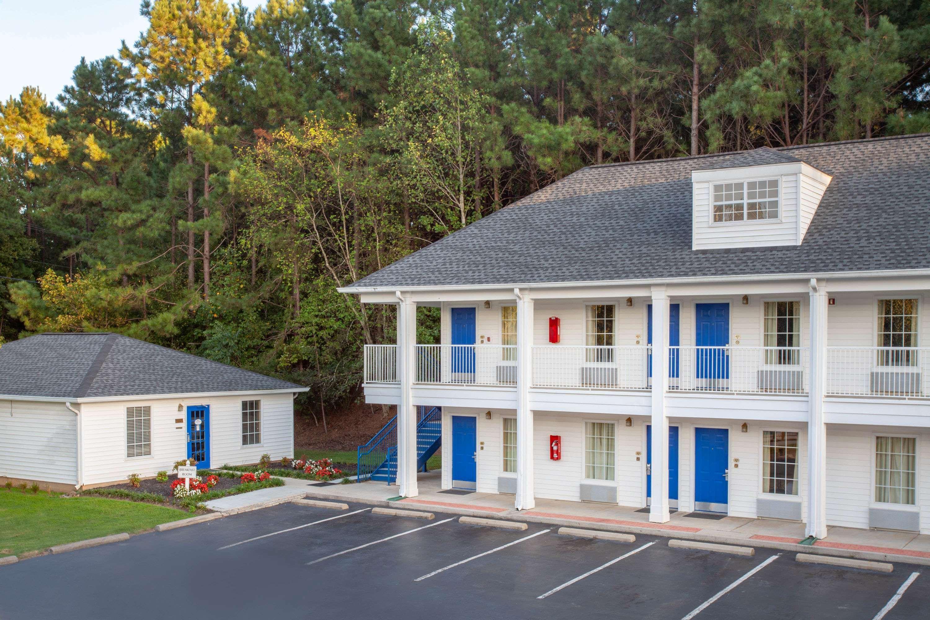 Baymont By Wyndham Greenwood Exterior foto